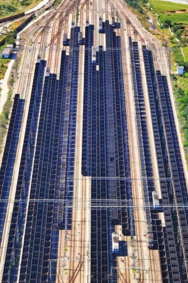 超長火車震撼再現!數數有多少節車廂?