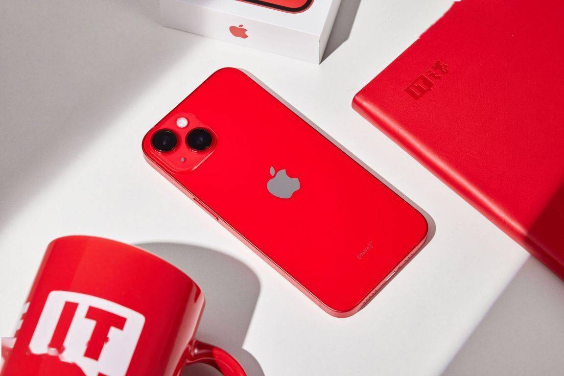 庫克稱中國市場充滿活力,iPhone 17系列助推蘋果迎最佳銷售季