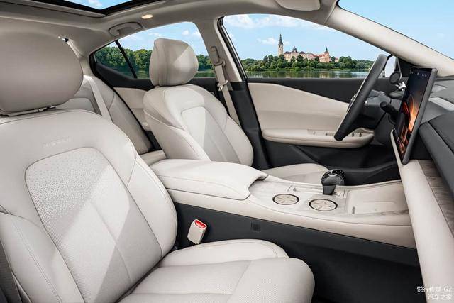 東風日產(chǎn)天籟?鴻蒙座艙全球首發(fā),開創(chuàng)燃油車智能化新范式